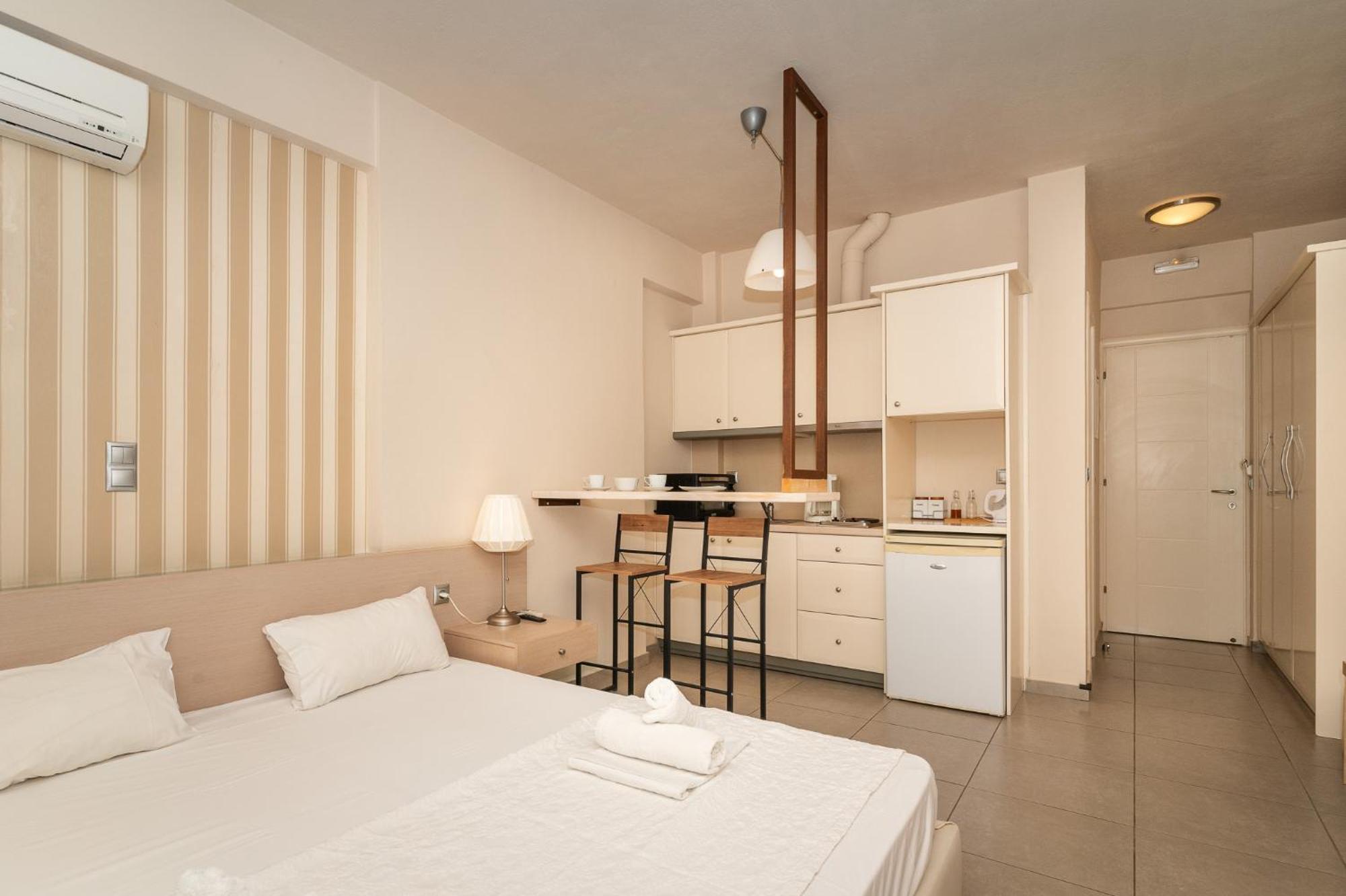 Aparthotel Sun George Finikounda Exteriér fotografie