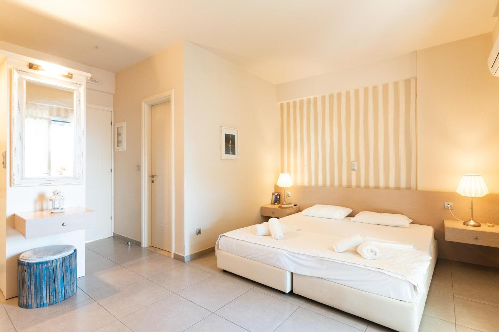 Aparthotel Sun George Finikounda Exteriér fotografie